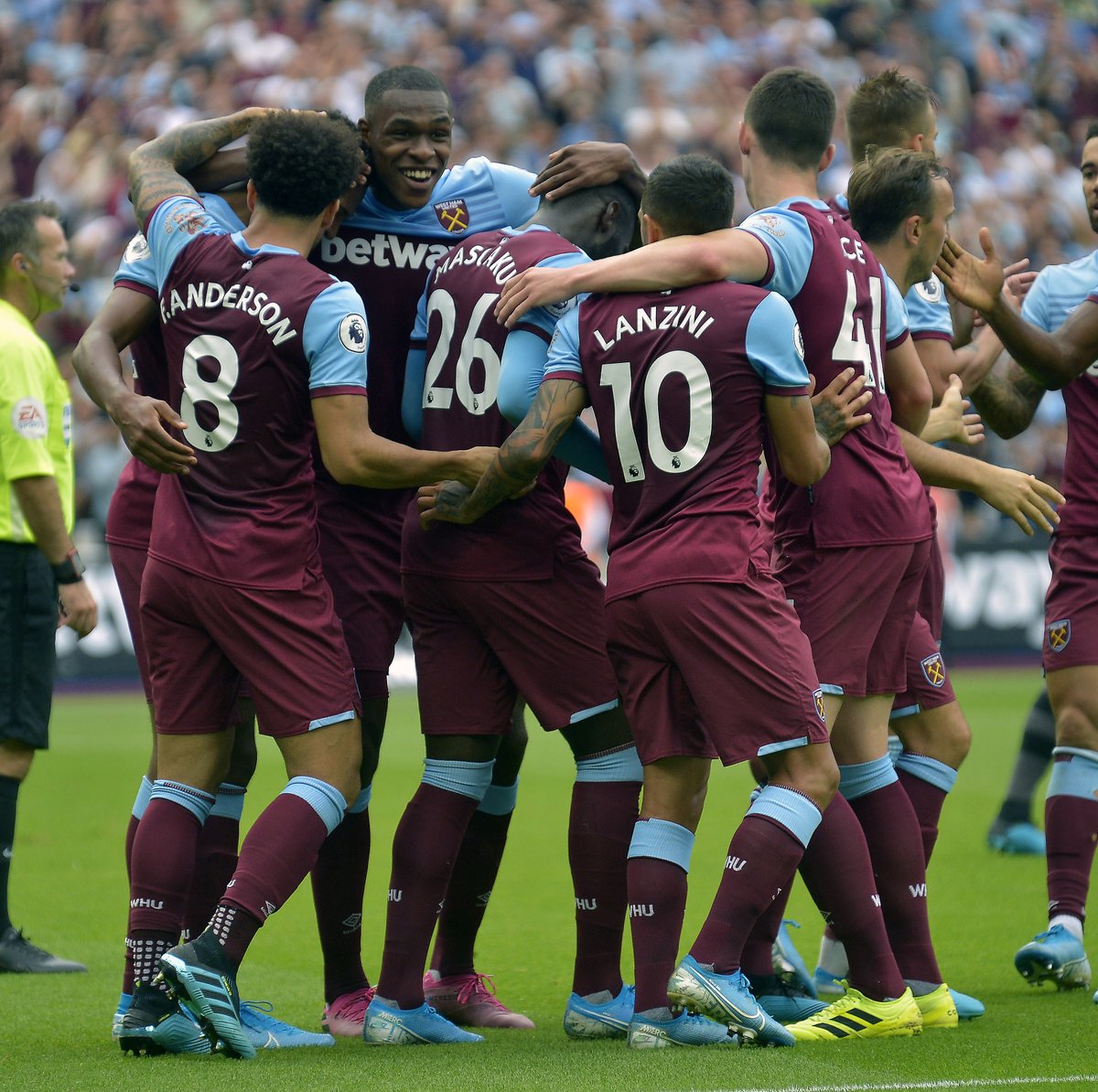 首秀中遭遇 首秀中遭遇